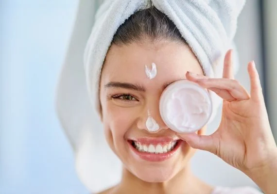 Top Moisturizing and Seasonal Skincare Tips